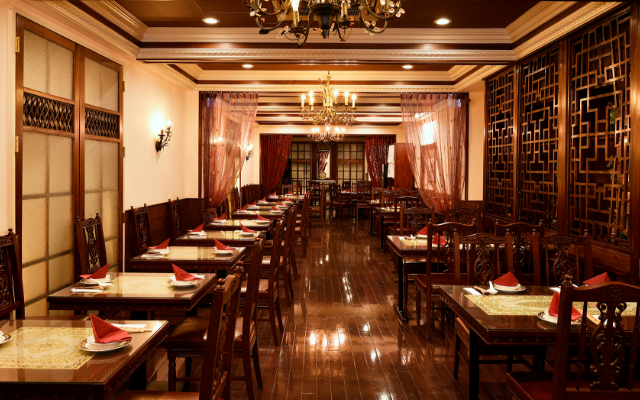 広々としたテーブル席の写真