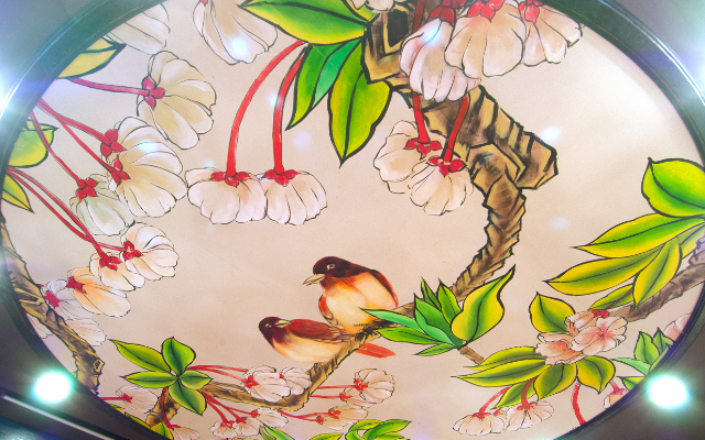 状元樓のシンボル白木蓮を描いた天井の写真