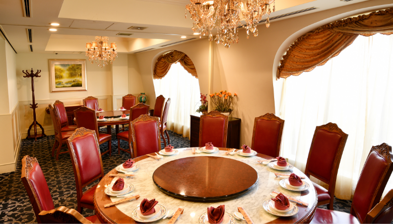 趣の異なる8つの個室の写真